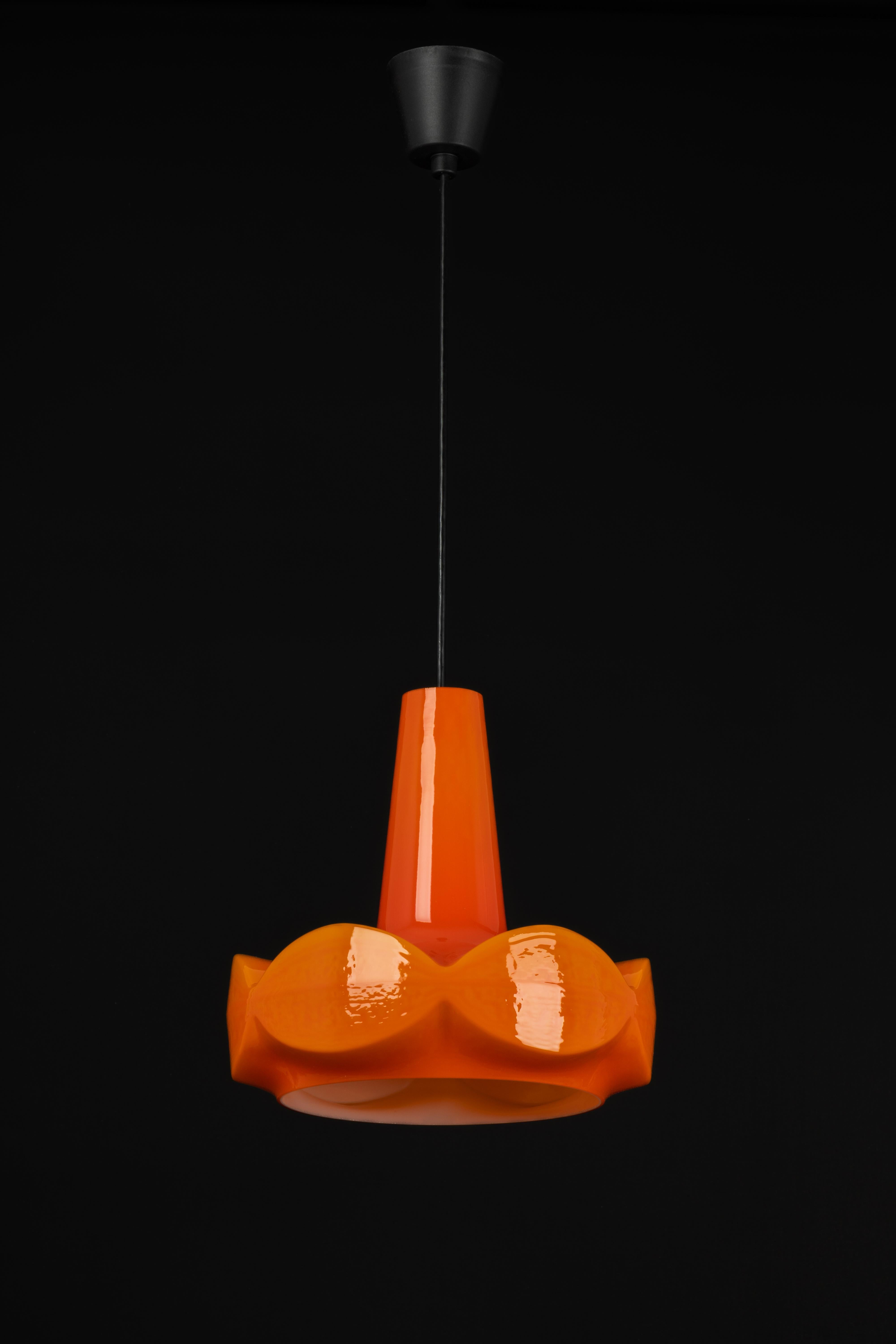 Petite lampe  suspension en verre orange de Peill Putzler, Allemagne, 1970 en vente 2