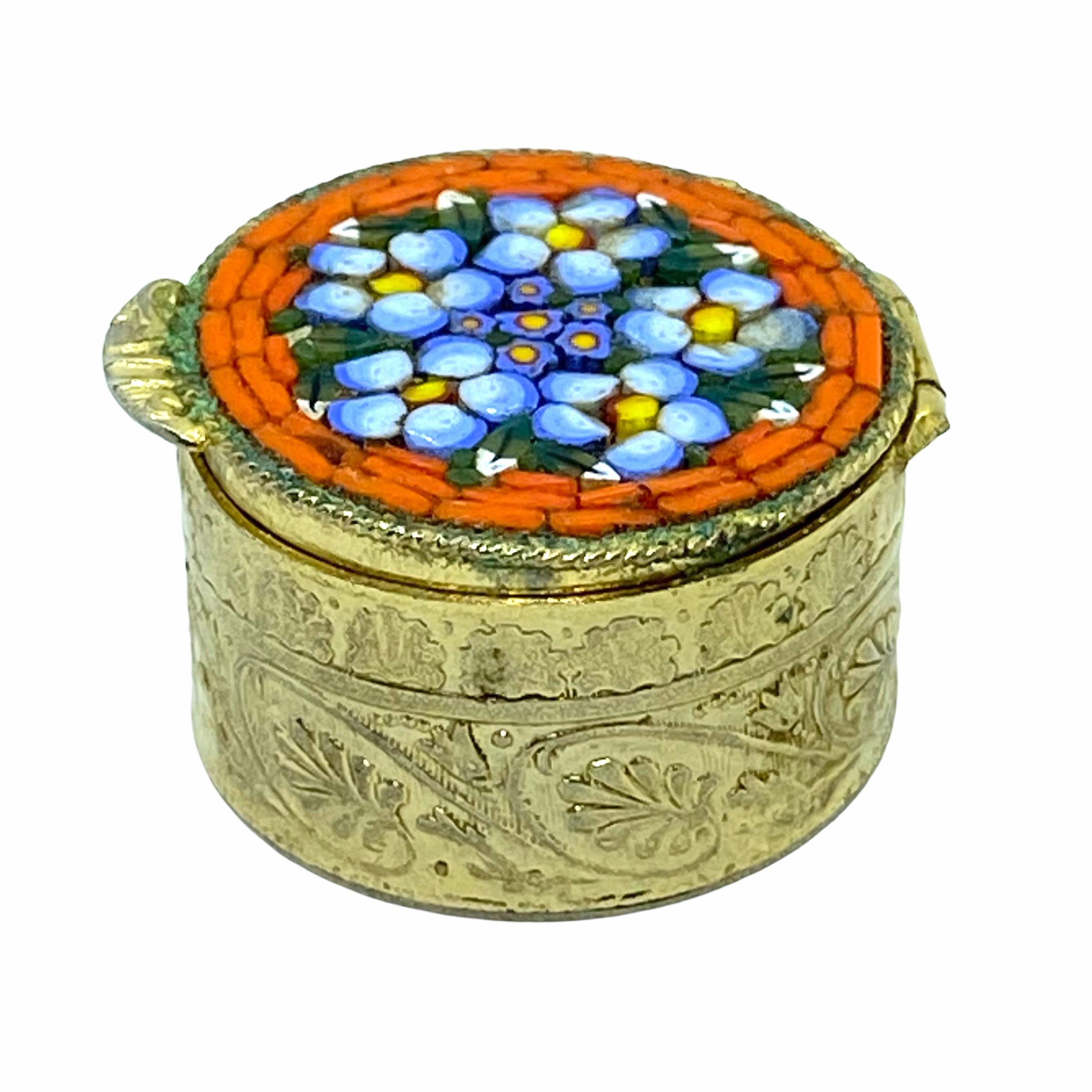 Petite Ormolu Micro Mosaic Pill Box Millefiori Venice Italy, Vintage In Good Condition In Nuernberg, DE