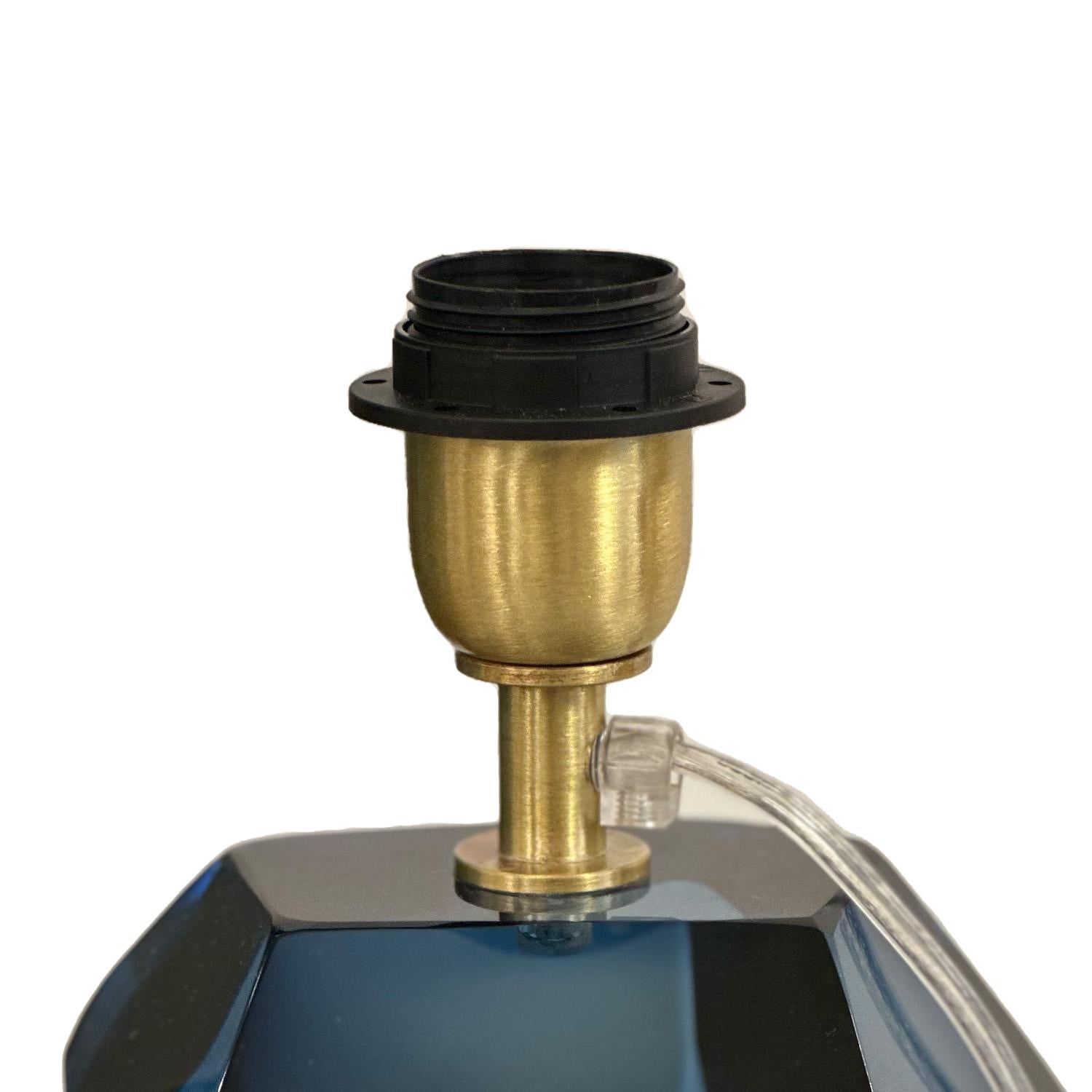 Petite Pair of Deep Blue Faceted Murano Glas Tischlampen 2024 (Italienisch) im Angebot