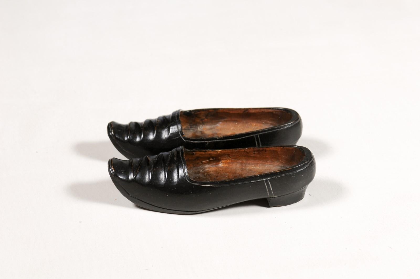 Petite Pair of Dutch 19th Century Ladies' Carved Wooden Clogs with Black Paint For Sale 4