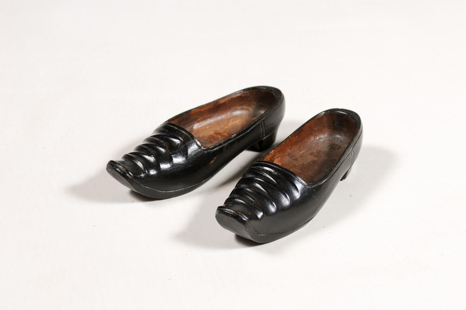 Petite Pair of Dutch 19th Century Ladies' Carved Wooden Clogs with Black Paint For Sale 5