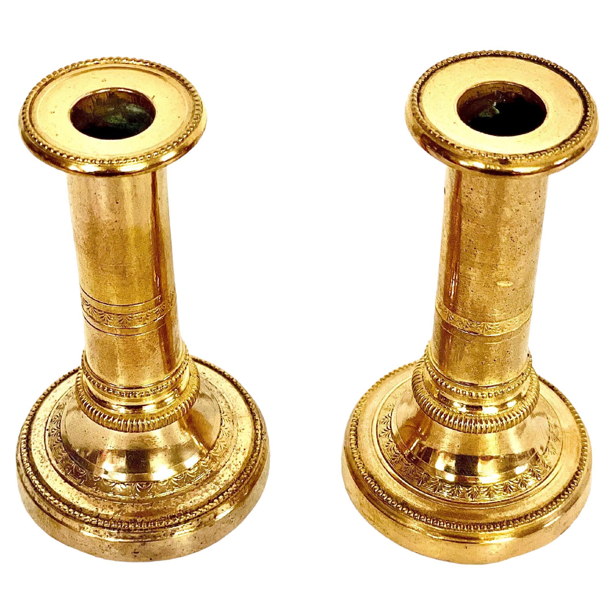  Petite paire de chandeliers en bronze doré. 19ème siècle