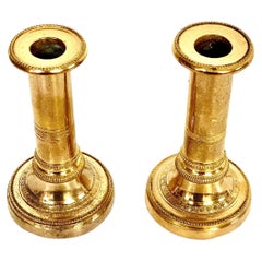 Petite paire de chandeliers en bronze doré. 19ème siècle