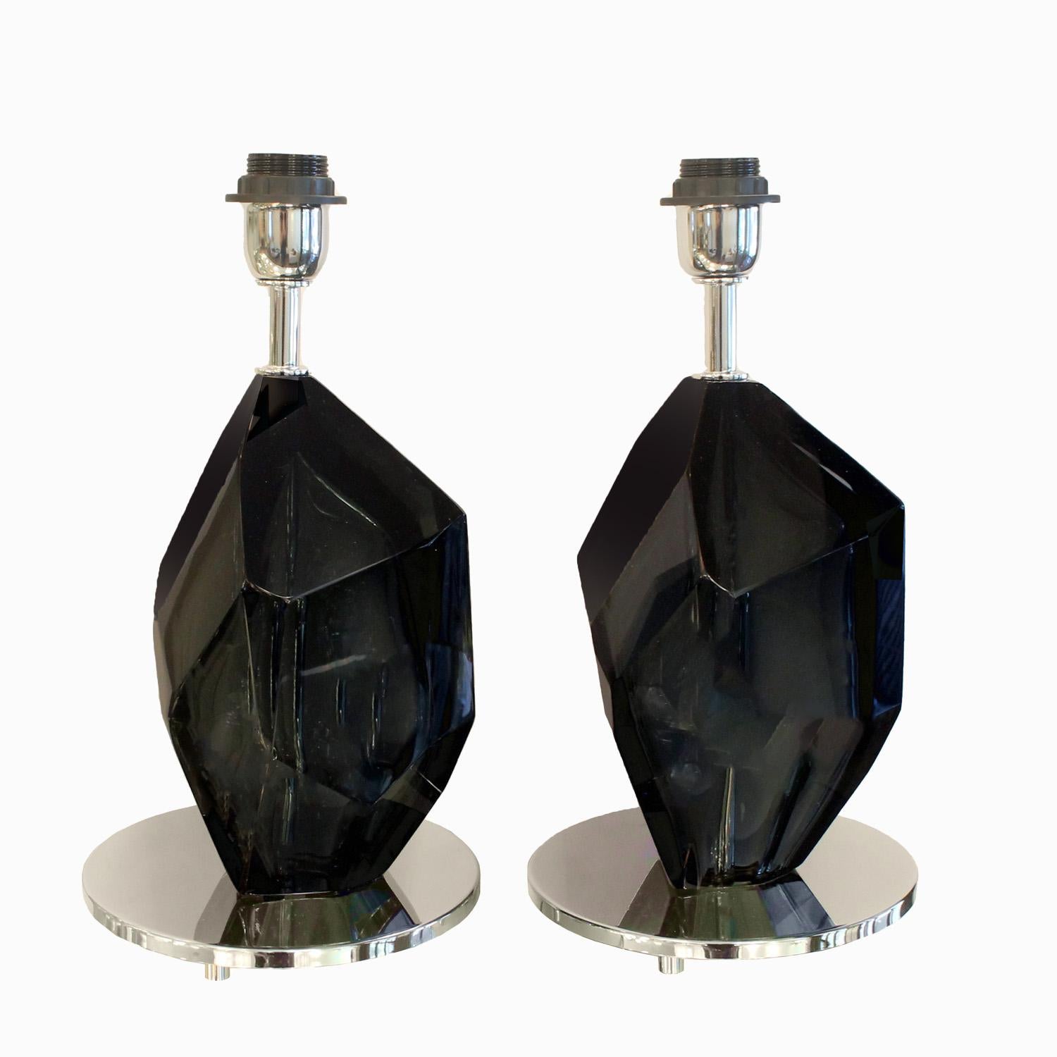 Moderne Petite paire de lampes de bureau en verre de Murano taillé en pierres précieuses 2021 en vente