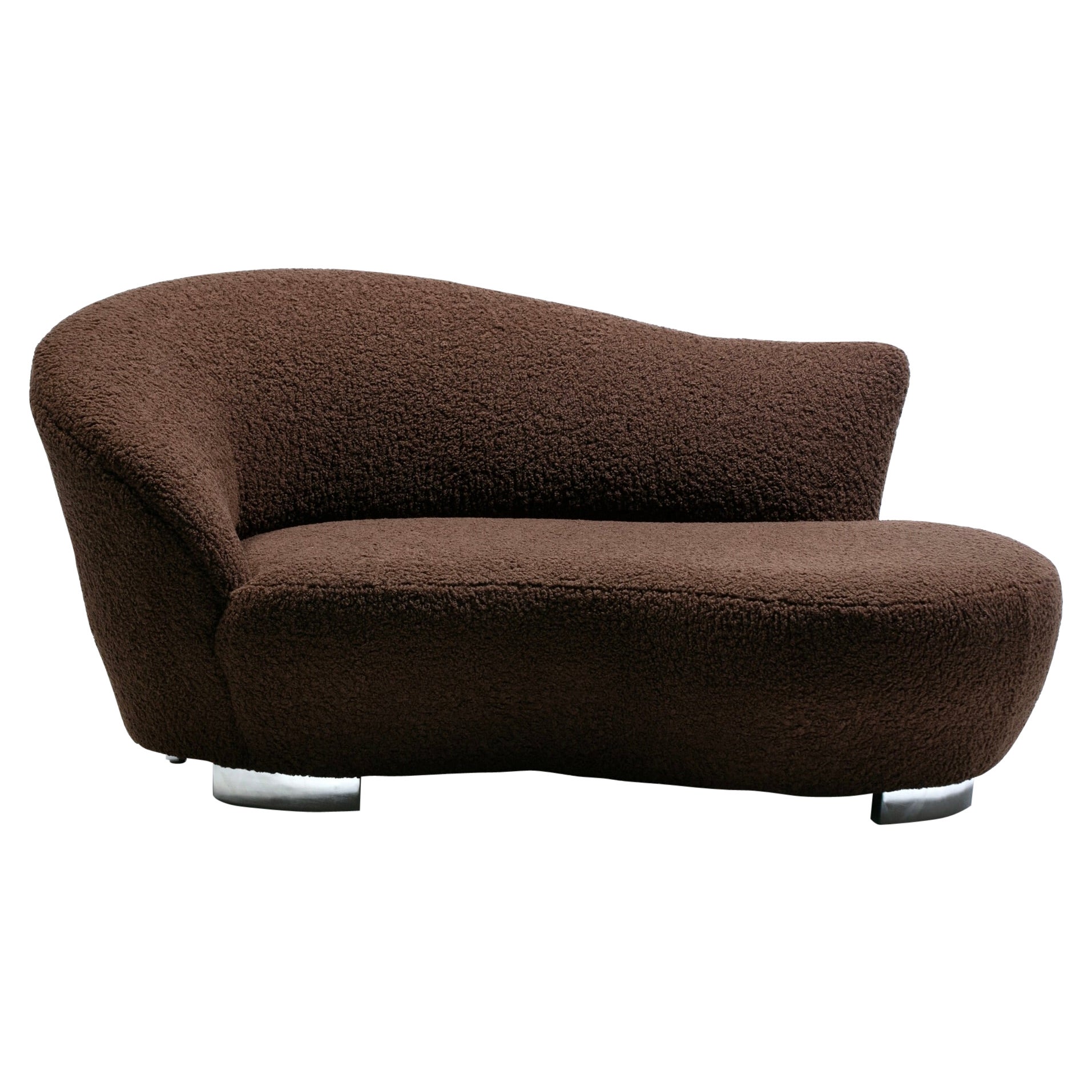 Tumbona «Petite Postmodern» de Weiman con tapizado nuevo en bouclé color chocolate en venta