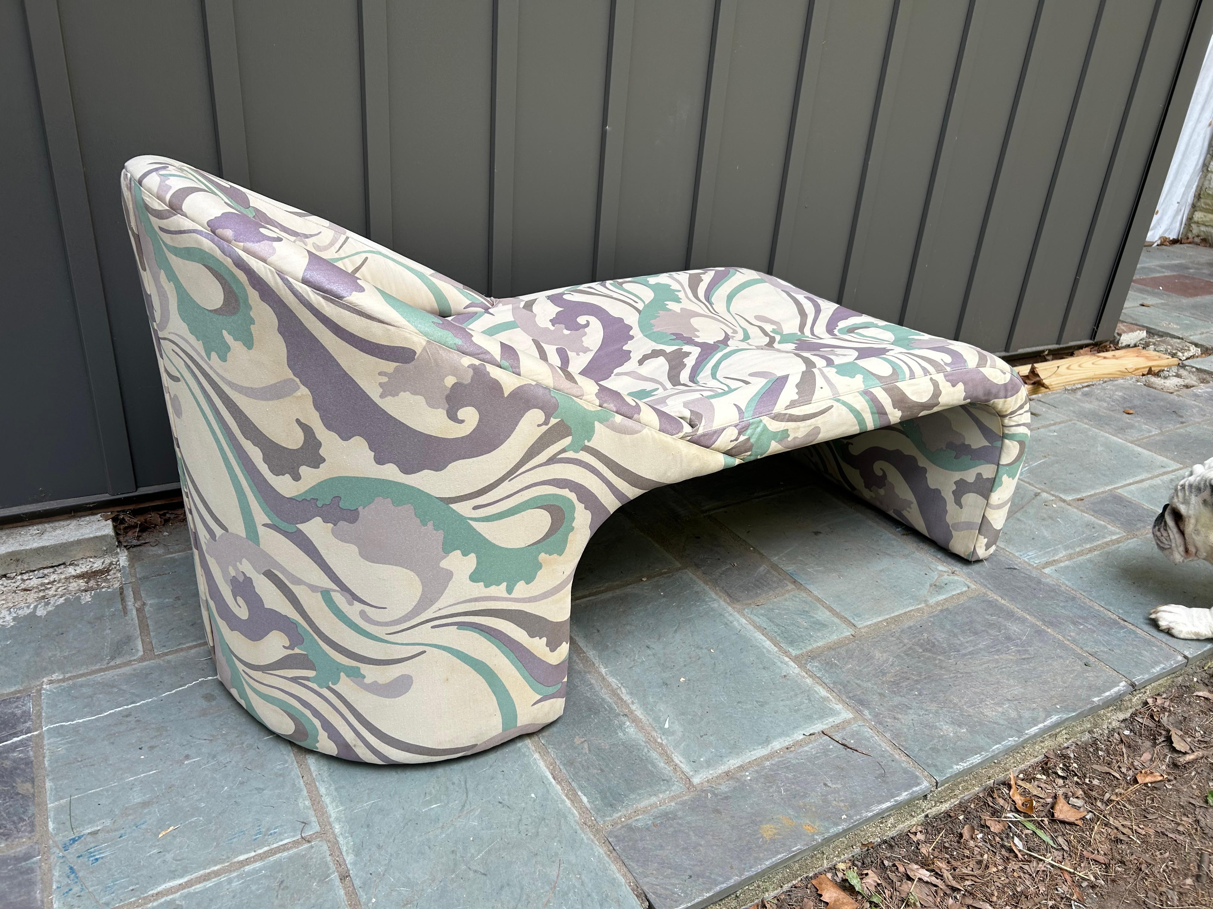 Petite Preview 80s Skulpturale Moderne Chaise Lounge Mitte des Jahrhunderts (Postmoderne) im Angebot
