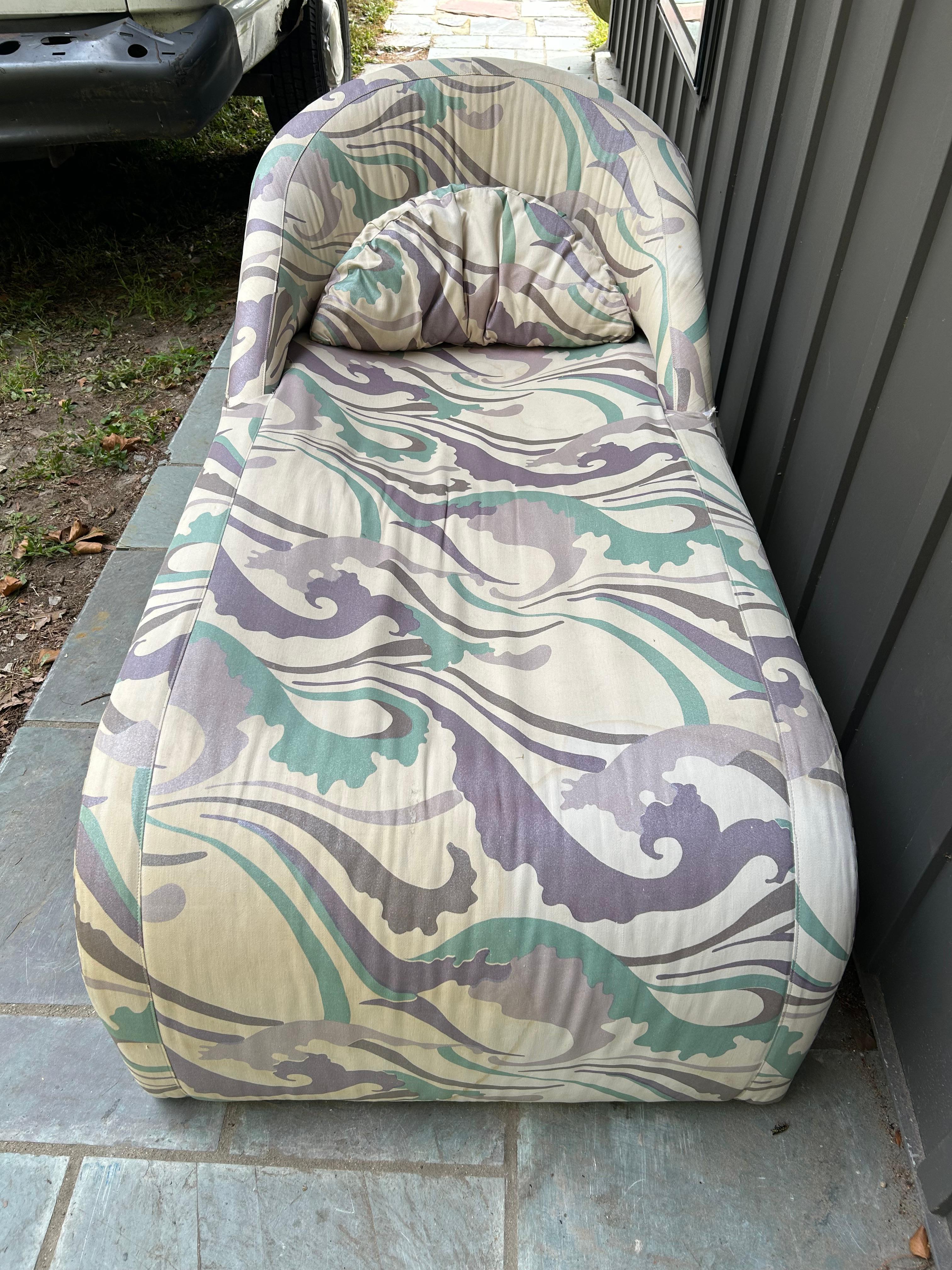 Petite Preview 80s Skulpturale Moderne Chaise Lounge Mitte des Jahrhunderts (Polster) im Angebot