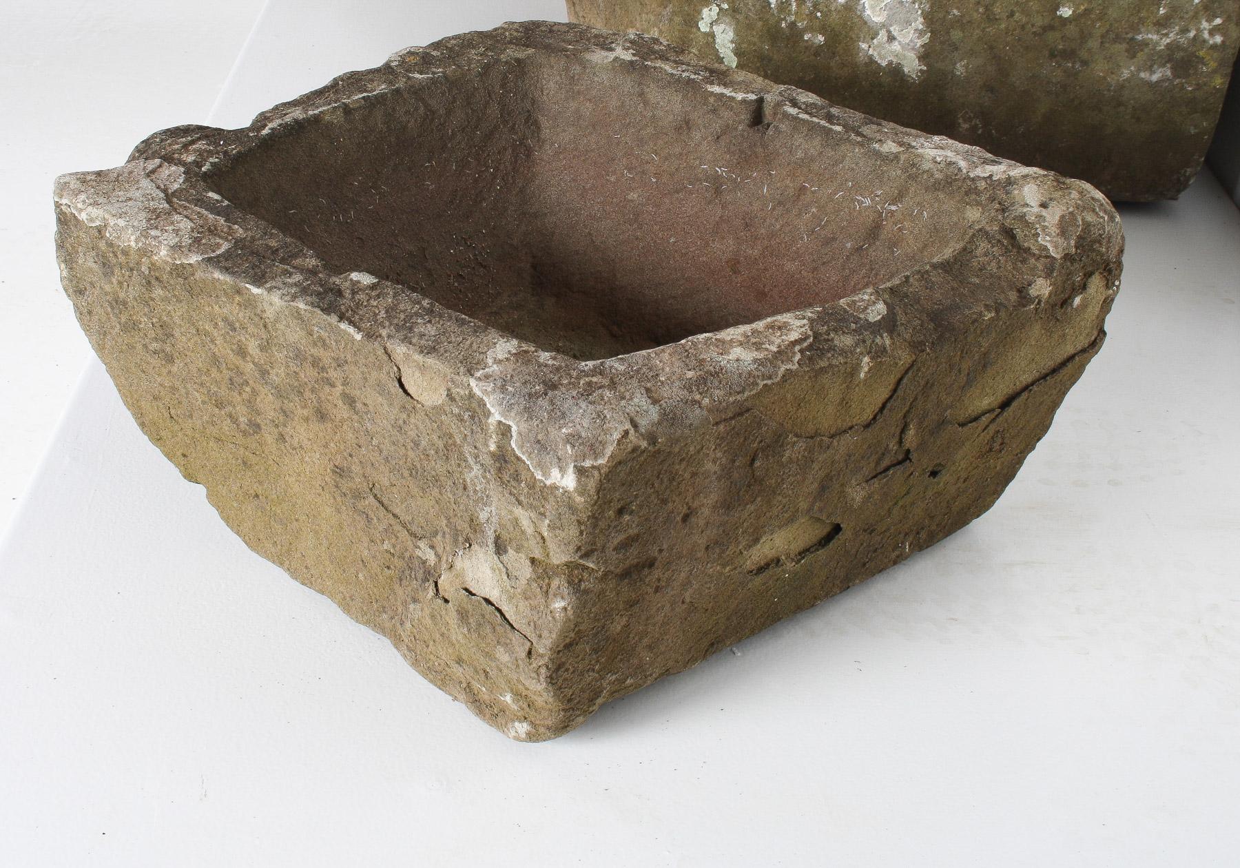 Petite jardinière ancienne en pierre sculptée Wabi Sabi organique Bon état - En vente à Llanbrynmair, GB