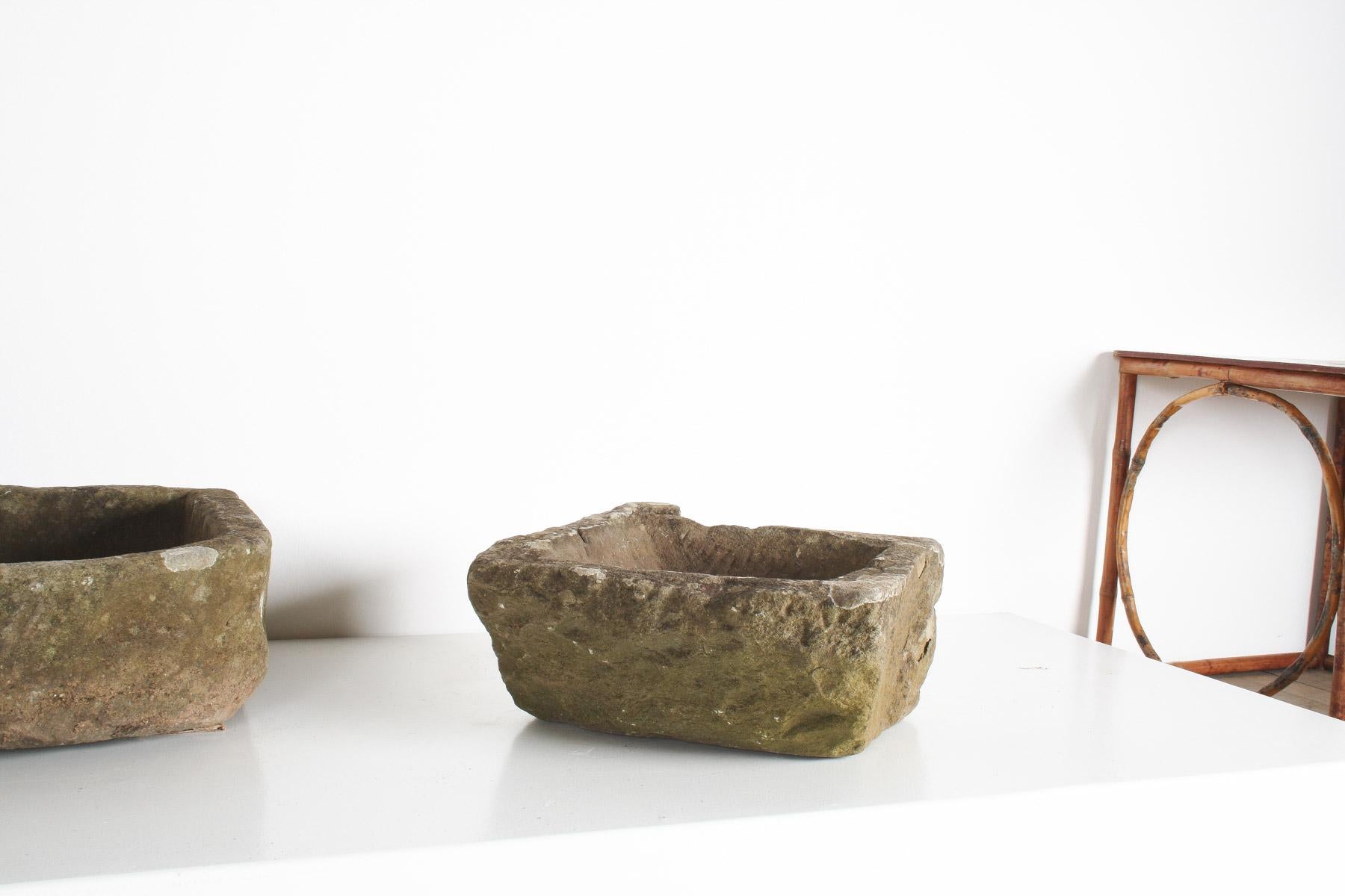 Pierre Petite jardinière ancienne en pierre sculptée Wabi Sabi organique en vente