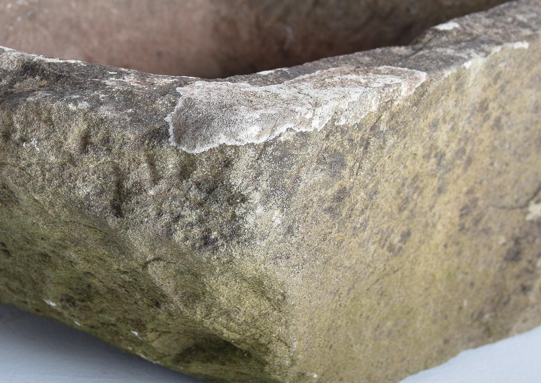 Petite jardinière ancienne en pierre sculptée Wabi Sabi organique en vente 1