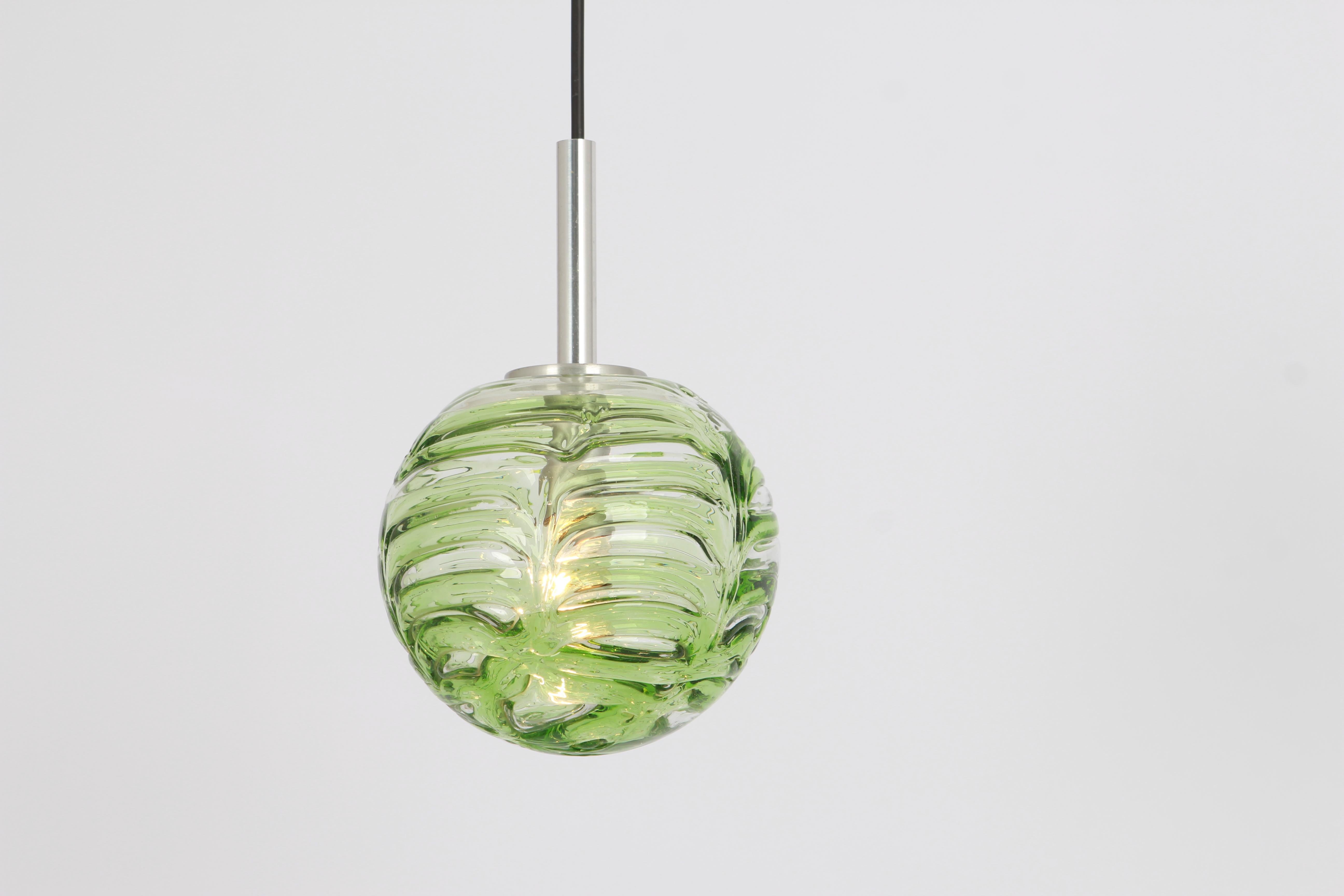 Seltene grüne Murano-Kugel-Pendelleuchte von Doria, Deutschland, 1970er Jahre (Moderne der Mitte des Jahrhunderts) im Angebot
