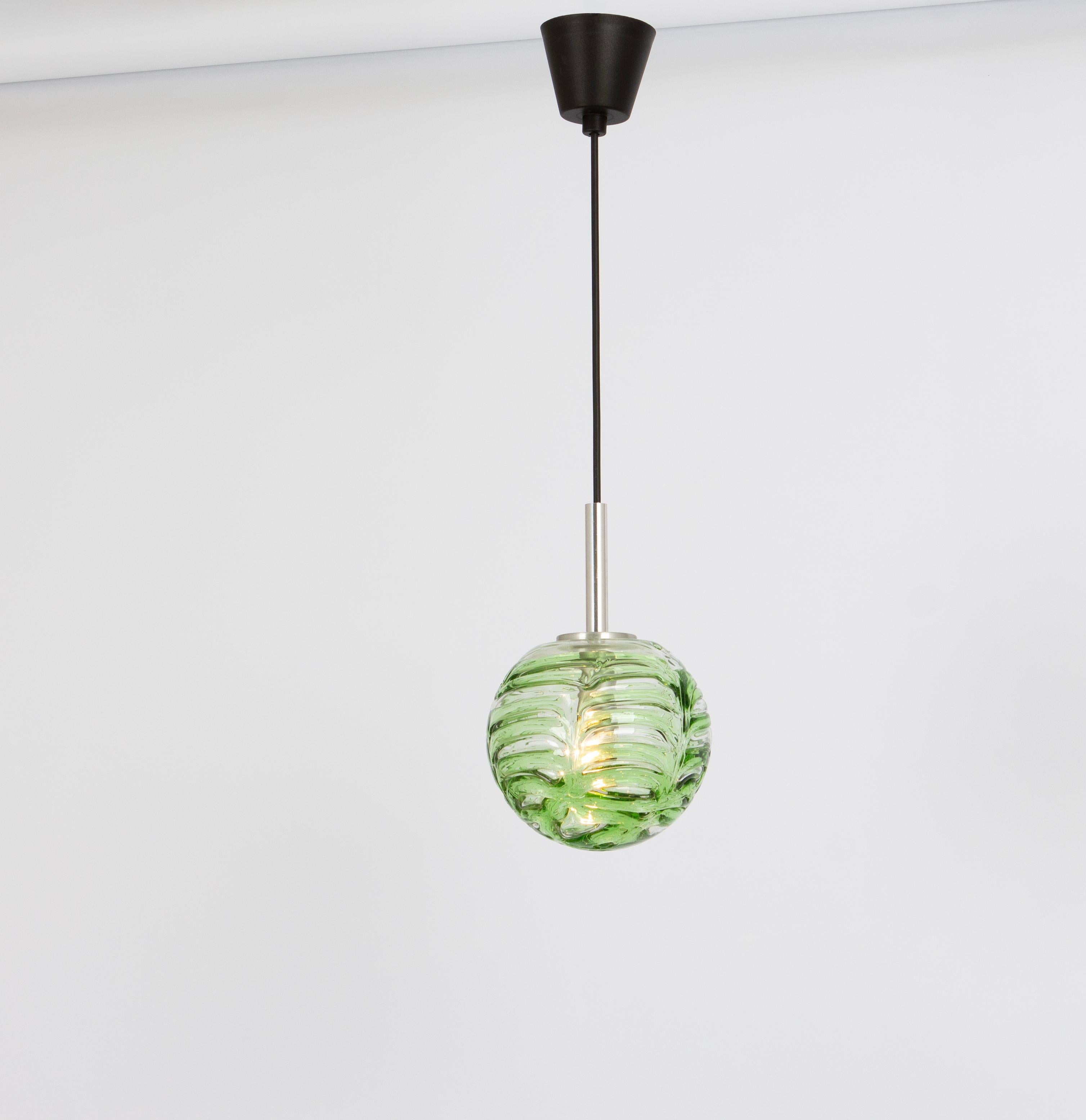 Seltene grüne Murano-Kugel-Pendelleuchte von Doria, Deutschland, 1970er Jahre (Muranoglas) im Angebot