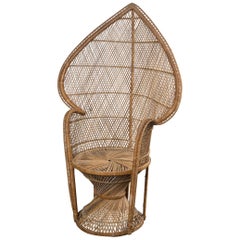 Petite Rattan Peacock Stuhl