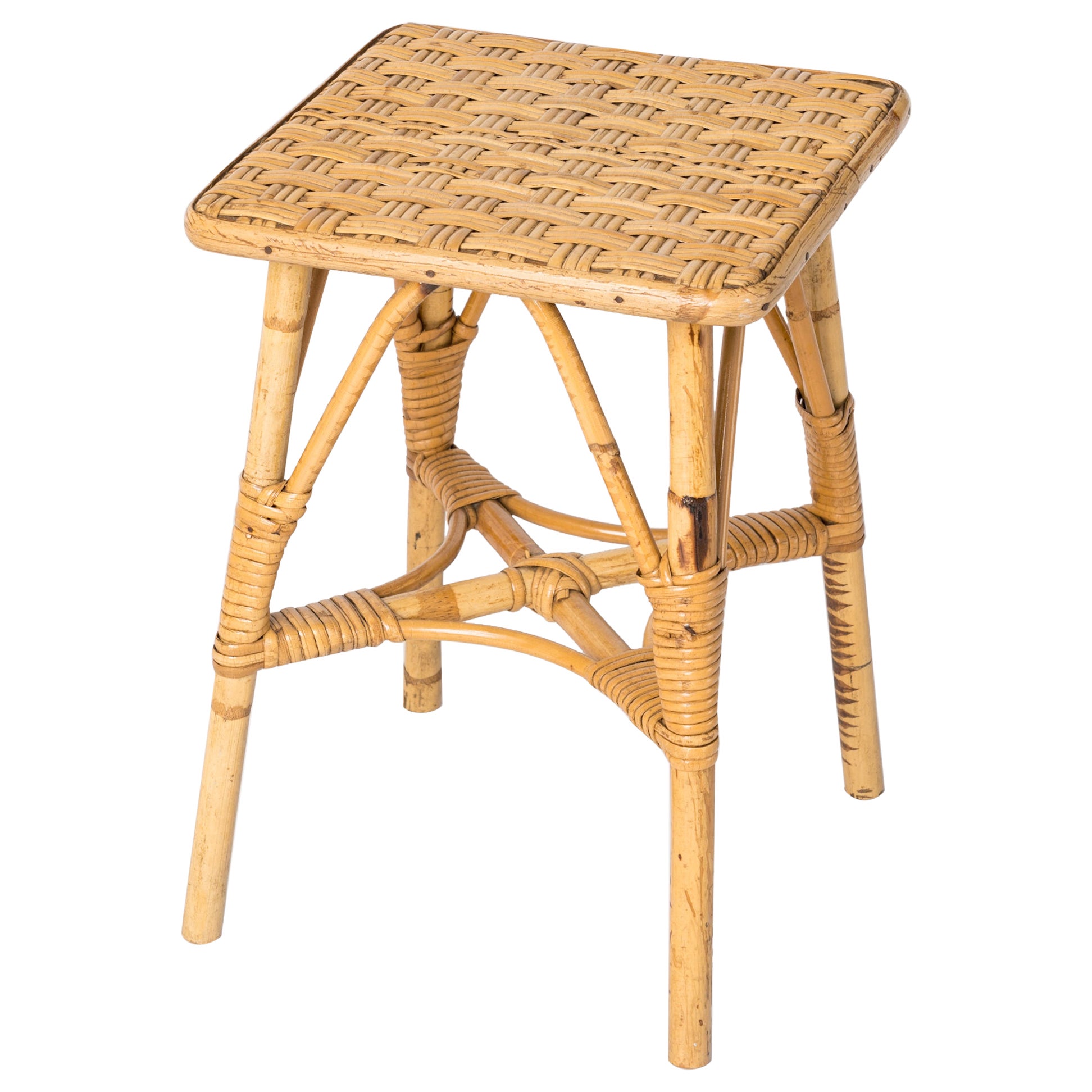 Pequeño taburete de ratán al estilo de Louis Sognot, Francia, años 60