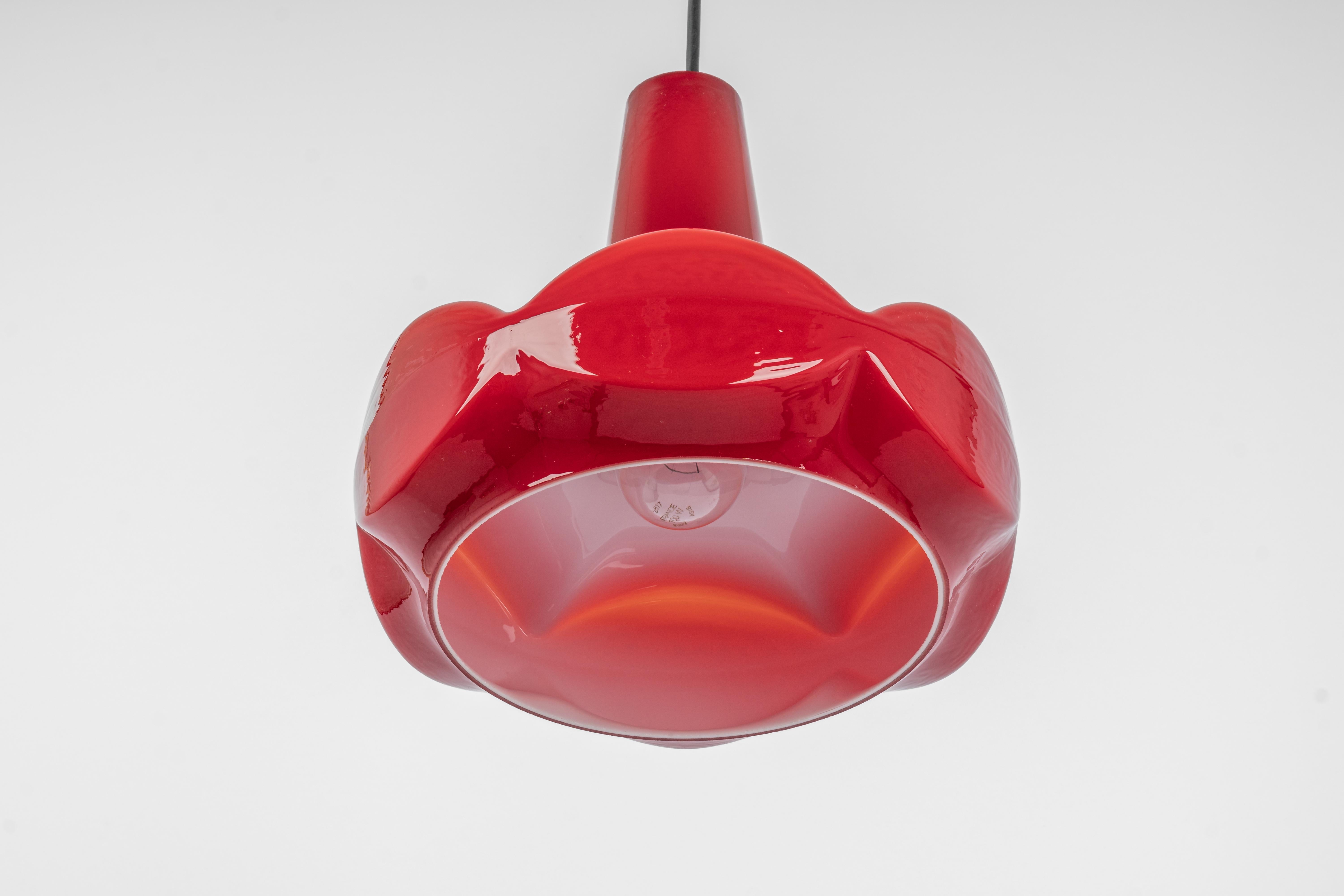 Petite red Glass Pendant Light by Peill Putzler, Germany, 1970 In Good Condition For Sale In Aachen, NRW