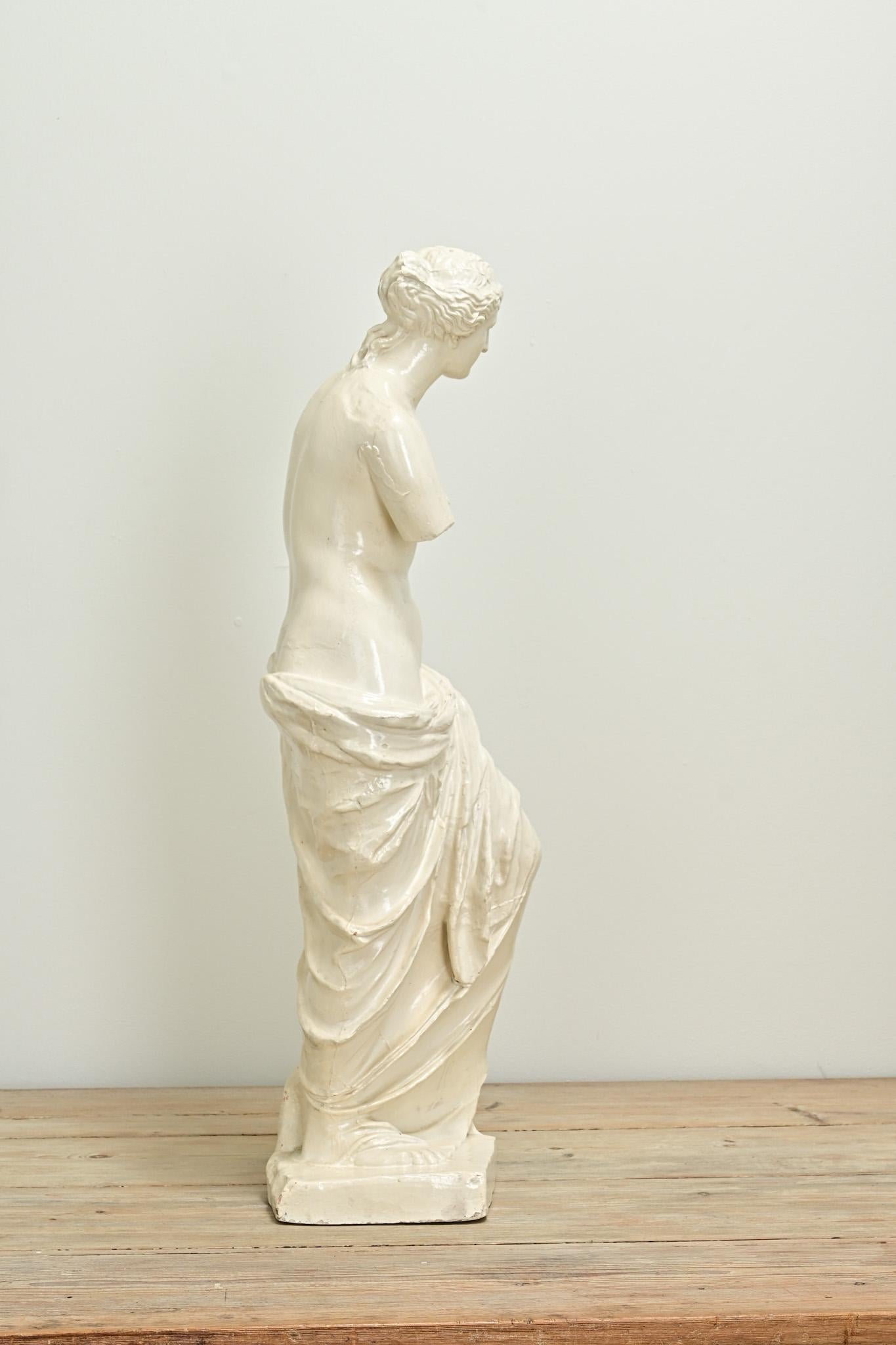 Petite Replica Statue of Venus de Milo In Good Condition For Sale In Baton Rouge, LA