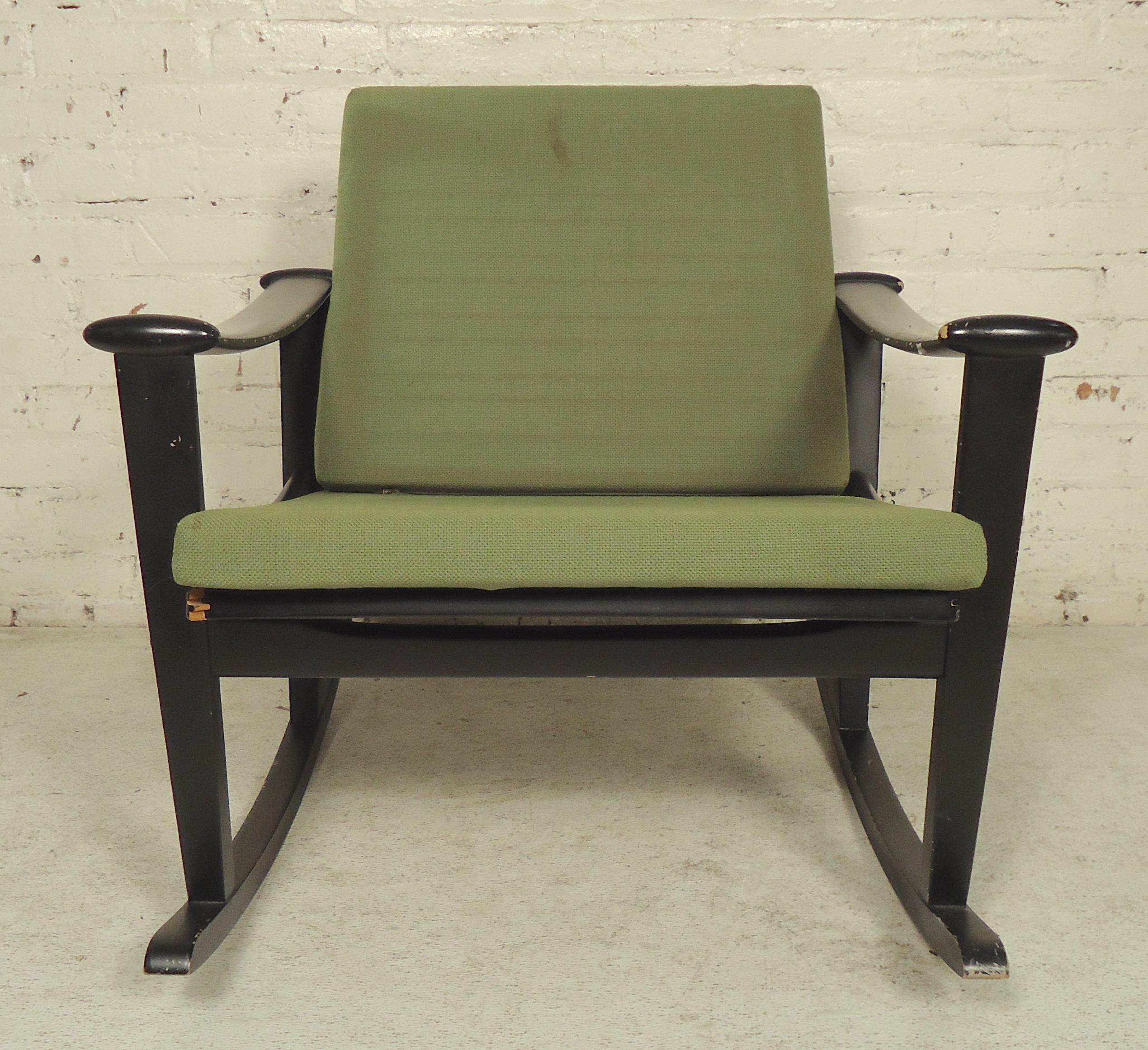 Fauteuil à bascule hollandais vintage du milieu du siècle, conçu par M. Nissen pour Pastoe Furniture. Fortement inspirée de l'emblématique chaise 