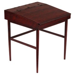 Petit bureau en bois de rose de Finn Juhl