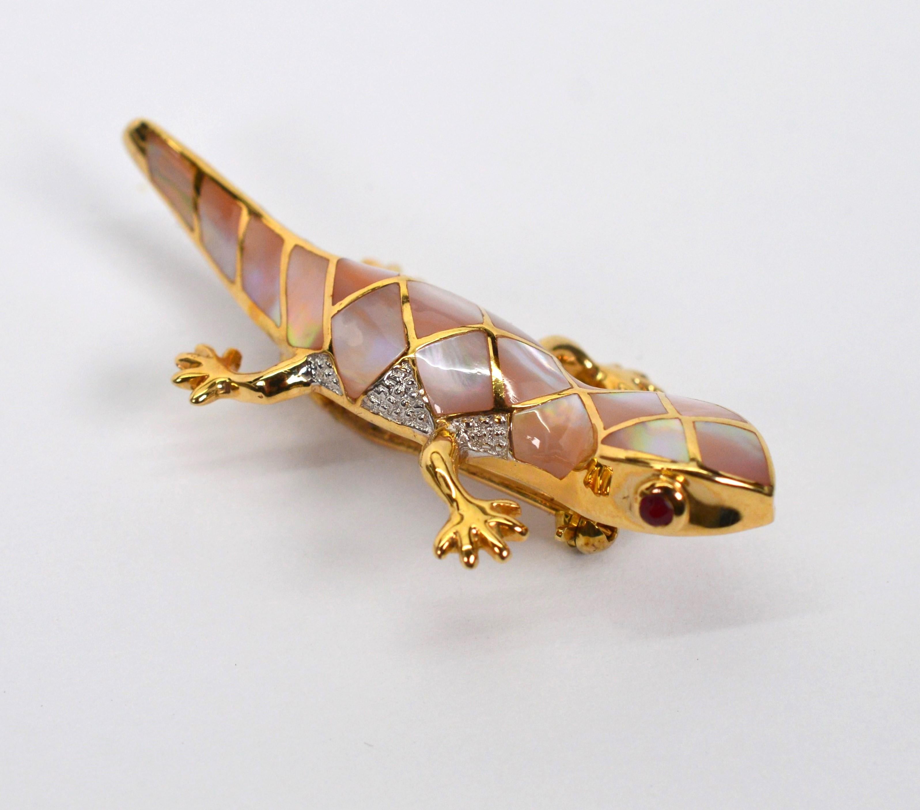 Petite Salamander Mother of Pearl 14K Gold Pin Brooch  In Excellent Condition In Mount Kisco, NY