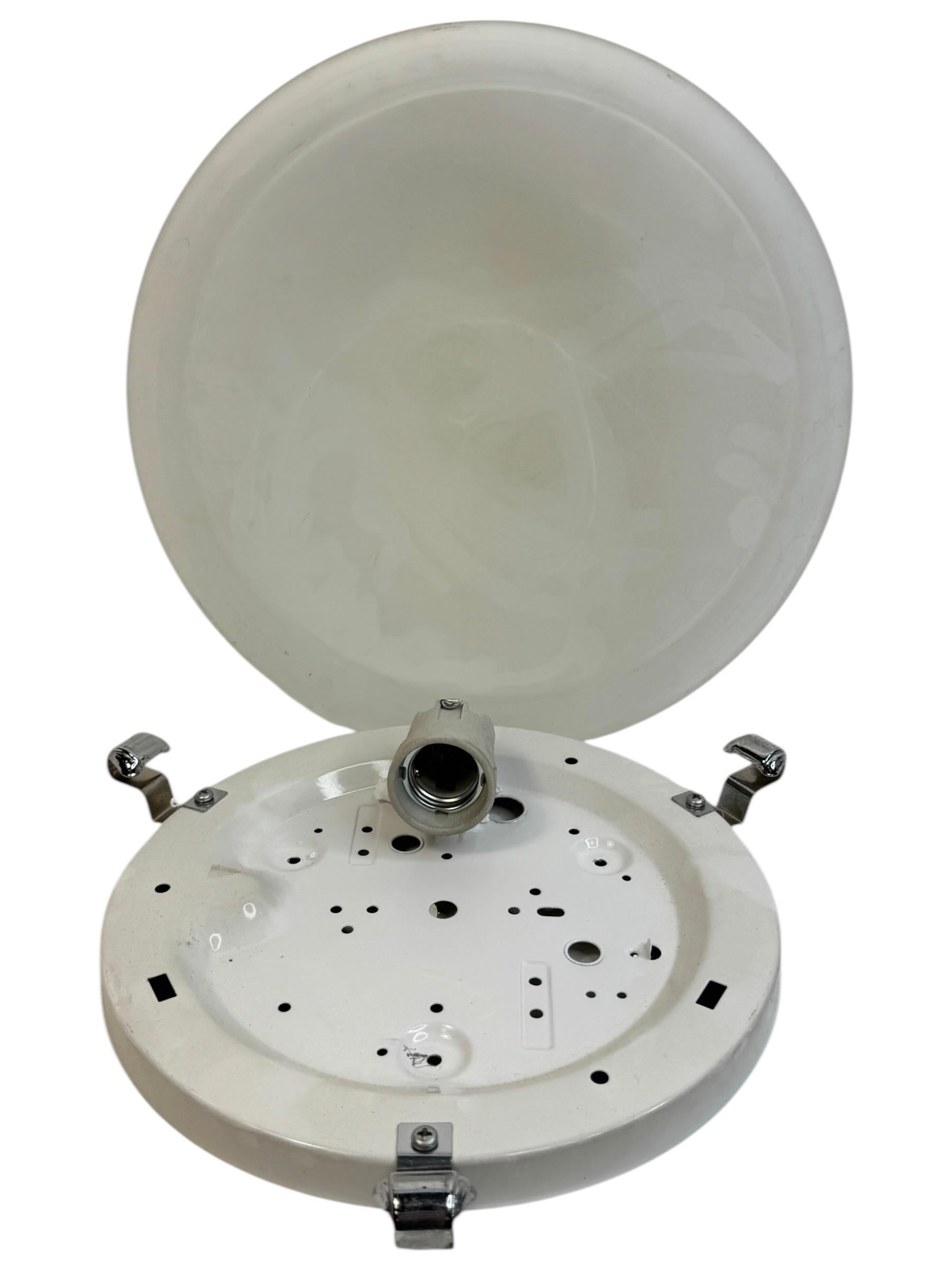 Petite Satin Swirl Glass Flush Mount, anni '80, EGLO Leuchten, Austria in vendita 3