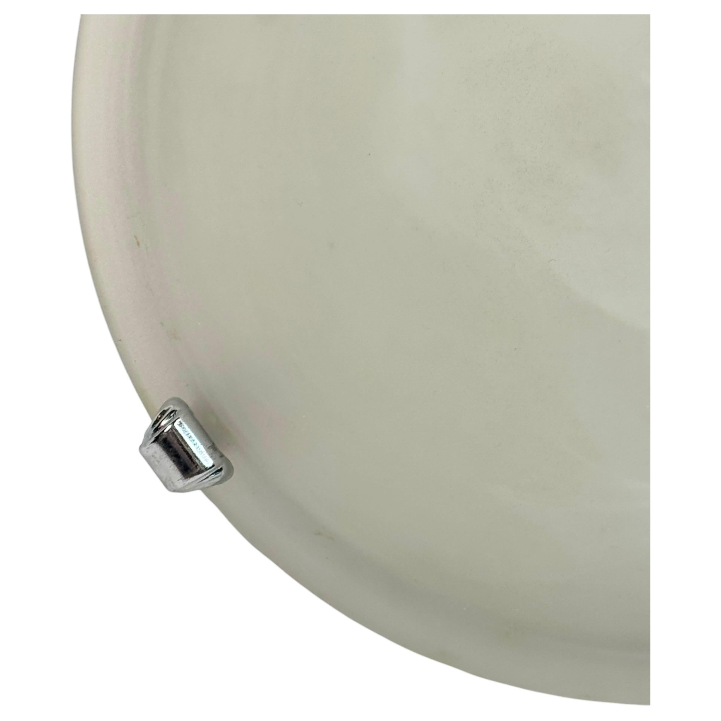 Una splendida montatura da incasso in cromo e vetro. Realizzato in stile Art Deco. Può essere utilizzata anche come lampada da parete. La lampada richiede una lampadina europea E27 Edison, fino a 60 watt. Prodotto da EGLO Leuchten, Austria. Una