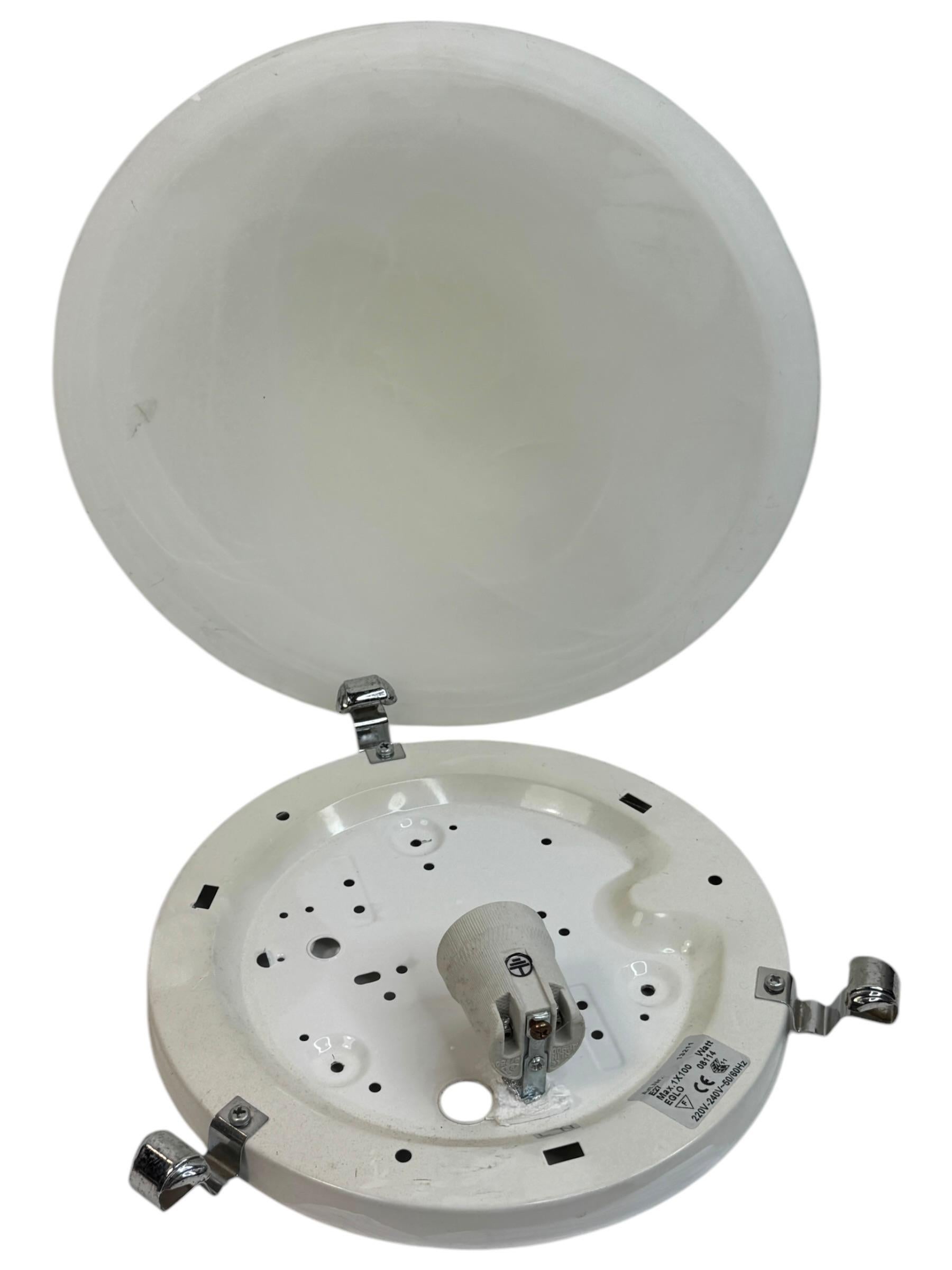 Fine XX secolo Petite Satin Swirl Glass Flush Mount, anni '80, EGLO Leuchten, Austria in vendita
