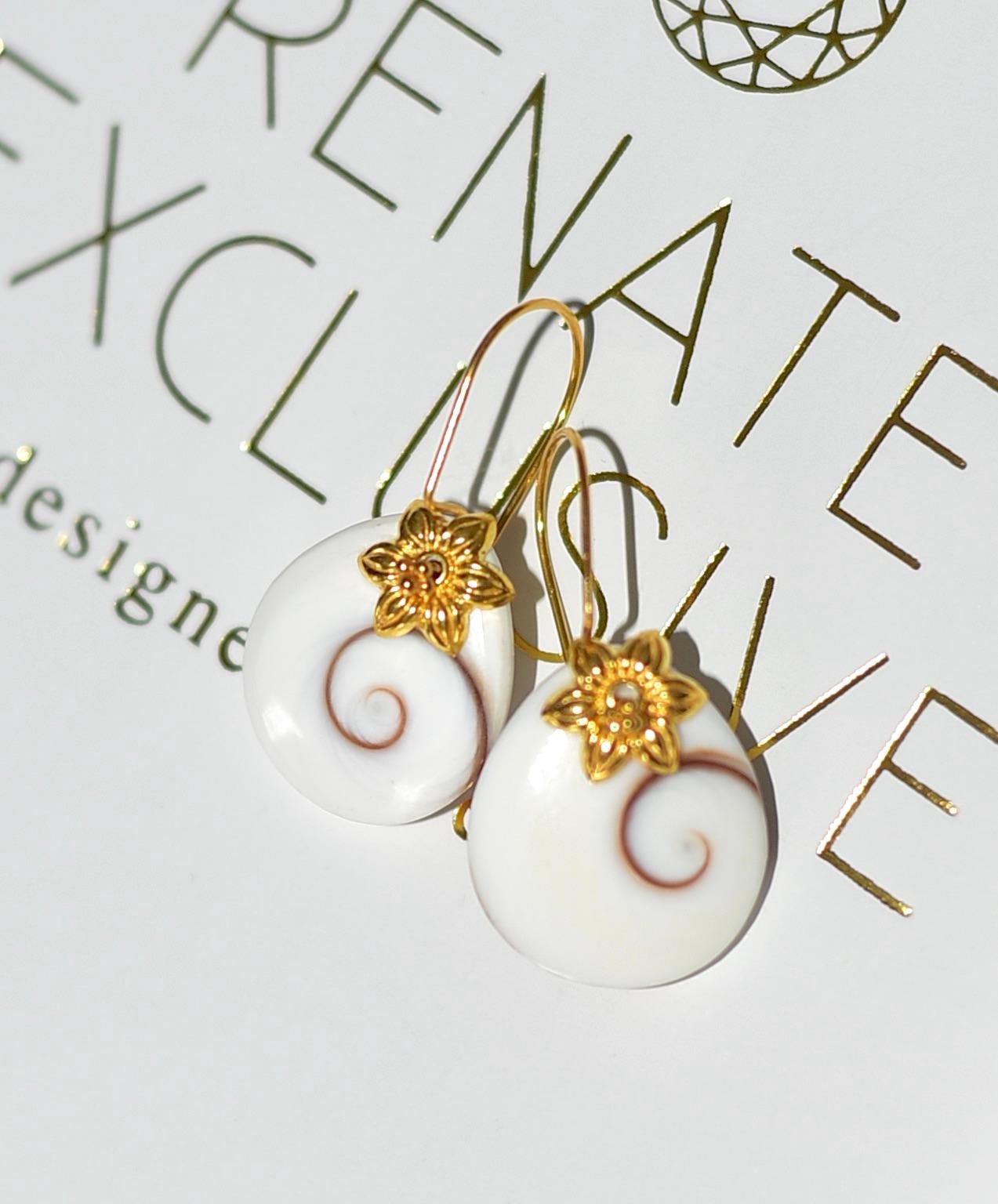 Modern Petite Shiva Cats Eye Earrings in 18K Solid Yellow Gold For Sale