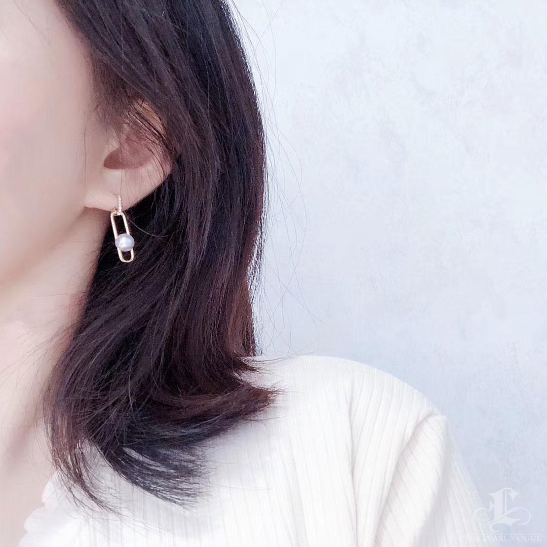 Non taillé 【Petite Signature】 Boucles d'oreilles Paperclip en perles d'Akoya et diamants en vente