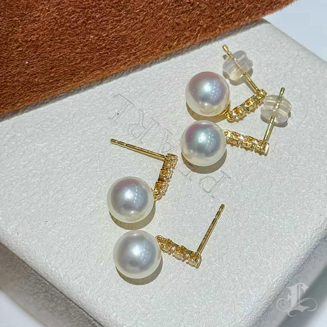Firma Piccola】 Orecchini Aurora con perle Akoya e diamanti da 8-8,5 mm in vendita 5