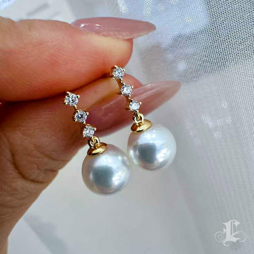 Donna Firma Piccola】 Orecchini Aurora con perle Akoya e diamanti da 8-8,5 mm in vendita