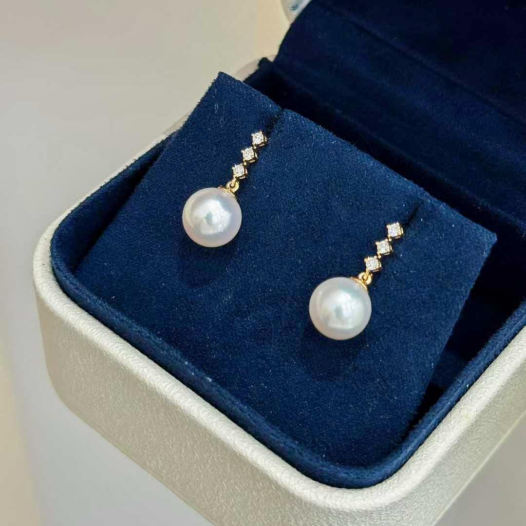 Firma Piccola】 Orecchini Aurora con perle Akoya e diamanti da 8-8,5 mm in vendita 2