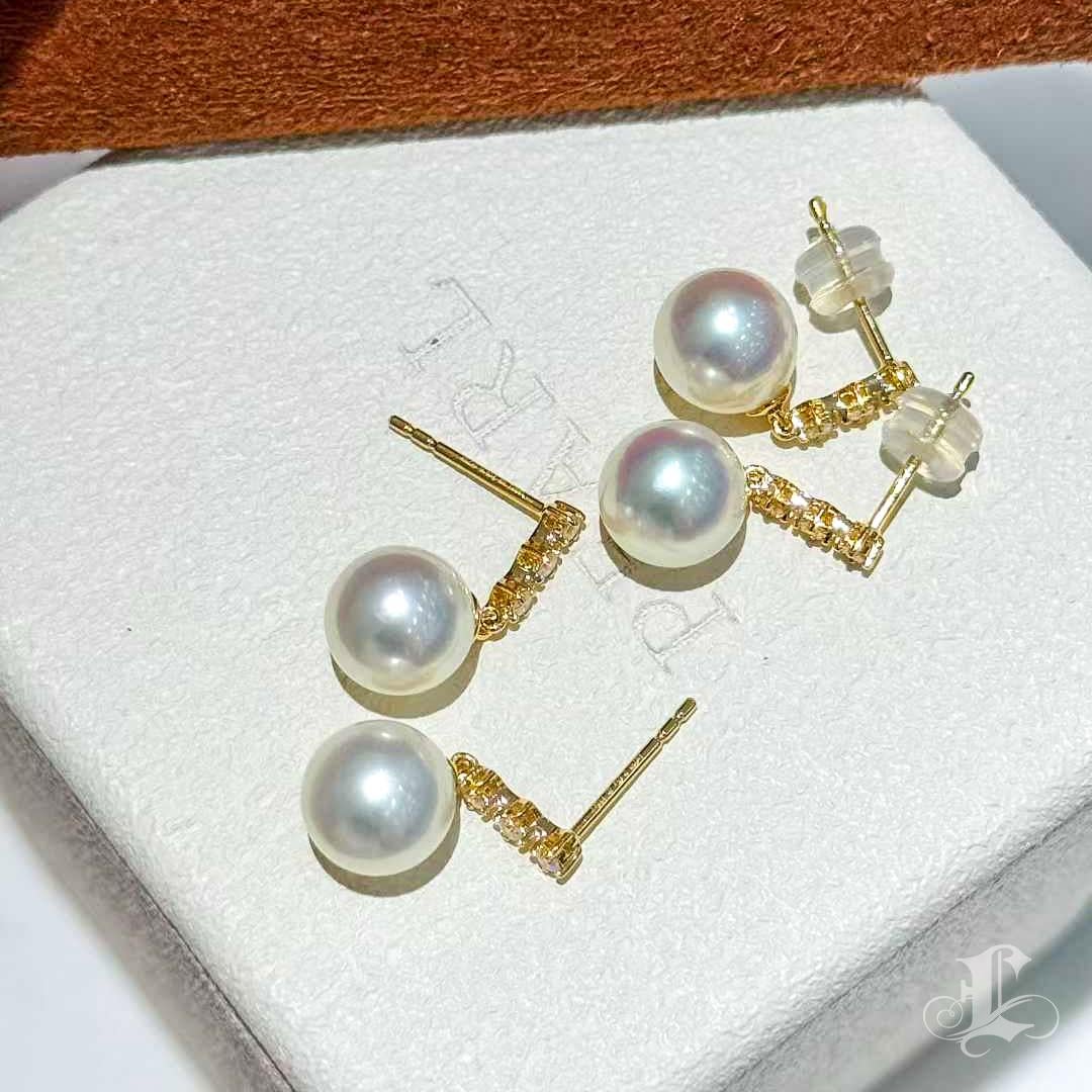 Firma Piccola】 Orecchini Aurora con perle Akoya e diamanti da 8-8,5 mm in vendita 4