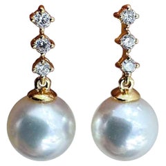 【Petite Signature】 Aurora 8–8.5mm Akoya Pearl & Diamond Line Earrings