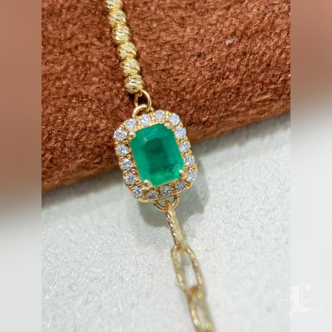 【Petite Signature】 Bracciale a catena in oro 18 carati con diamante smeraldo 0,17ct In condizioni Nuovo in vendita a New York, NY