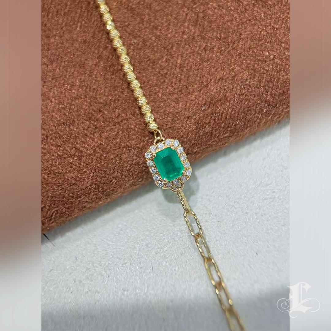 【Petite Signature】 Bracciale a catena in oro 18 carati con diamante smeraldo 0,17ct in vendita 1