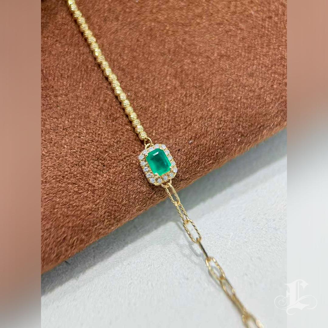 【Petite Signature】 Bracciale a catena in oro 18 carati con diamante smeraldo 0,17ct in vendita 2