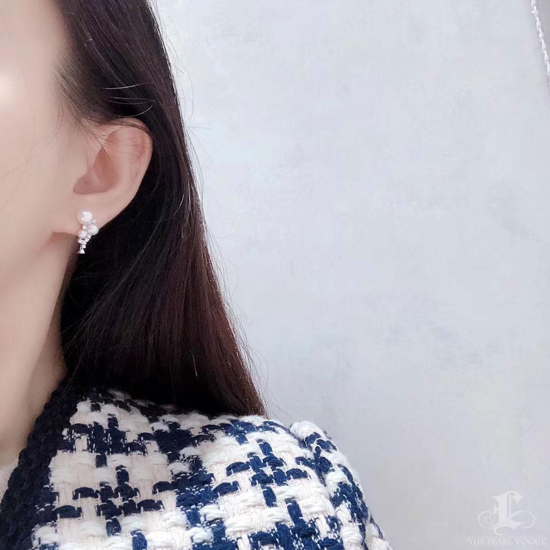 Grezzo 【Petite Signature】Orecchini a grappolo con perle Akoya e diamanti in vendita