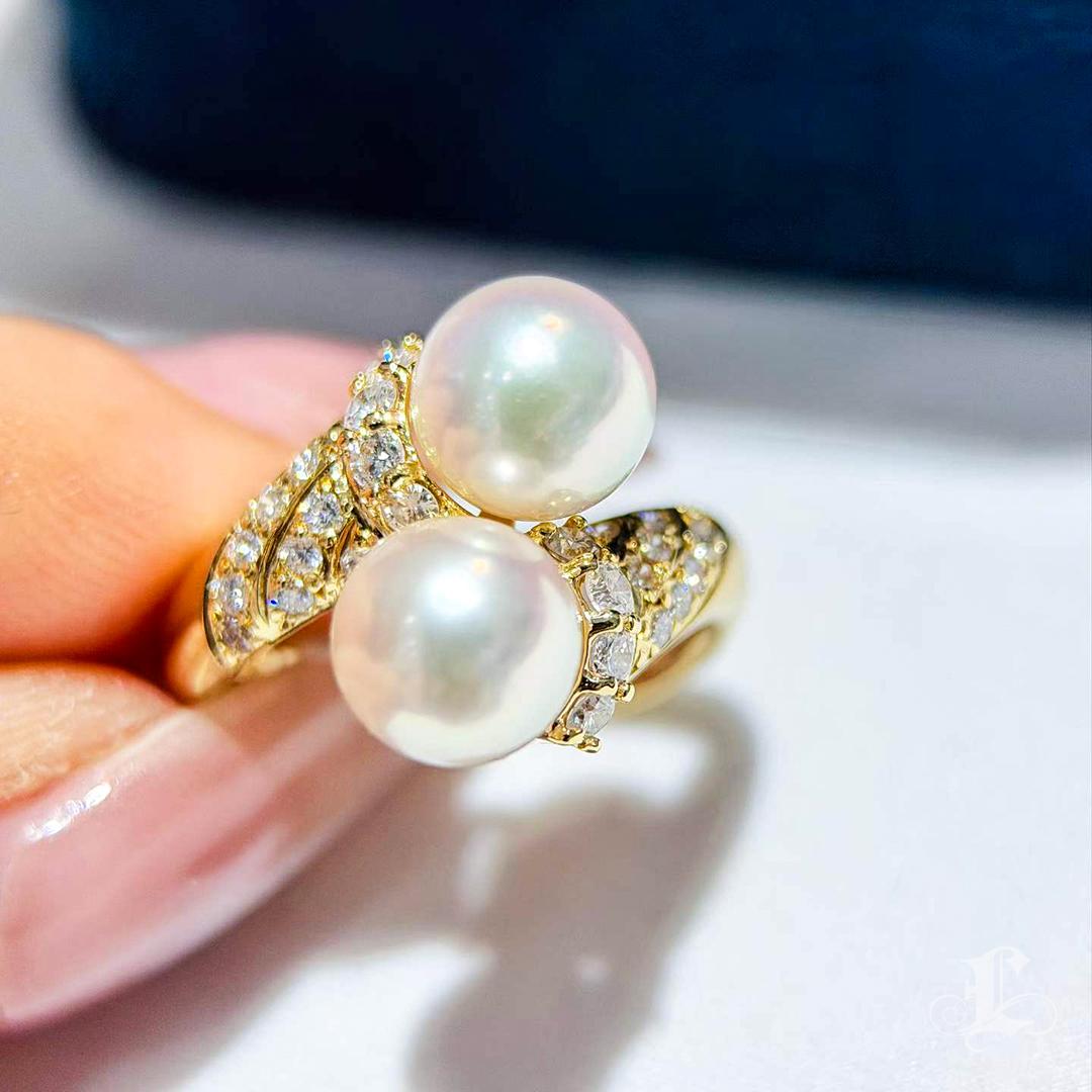 Firma Petite】 Anello con due perle Aurora Akoya e diamanti In condizioni Nuovo in vendita a New York, NY