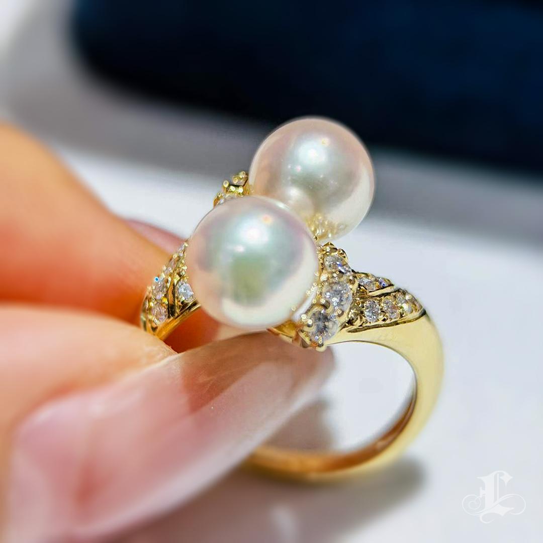Firma Petite】 Anello con due perle Aurora Akoya e diamanti in vendita 1