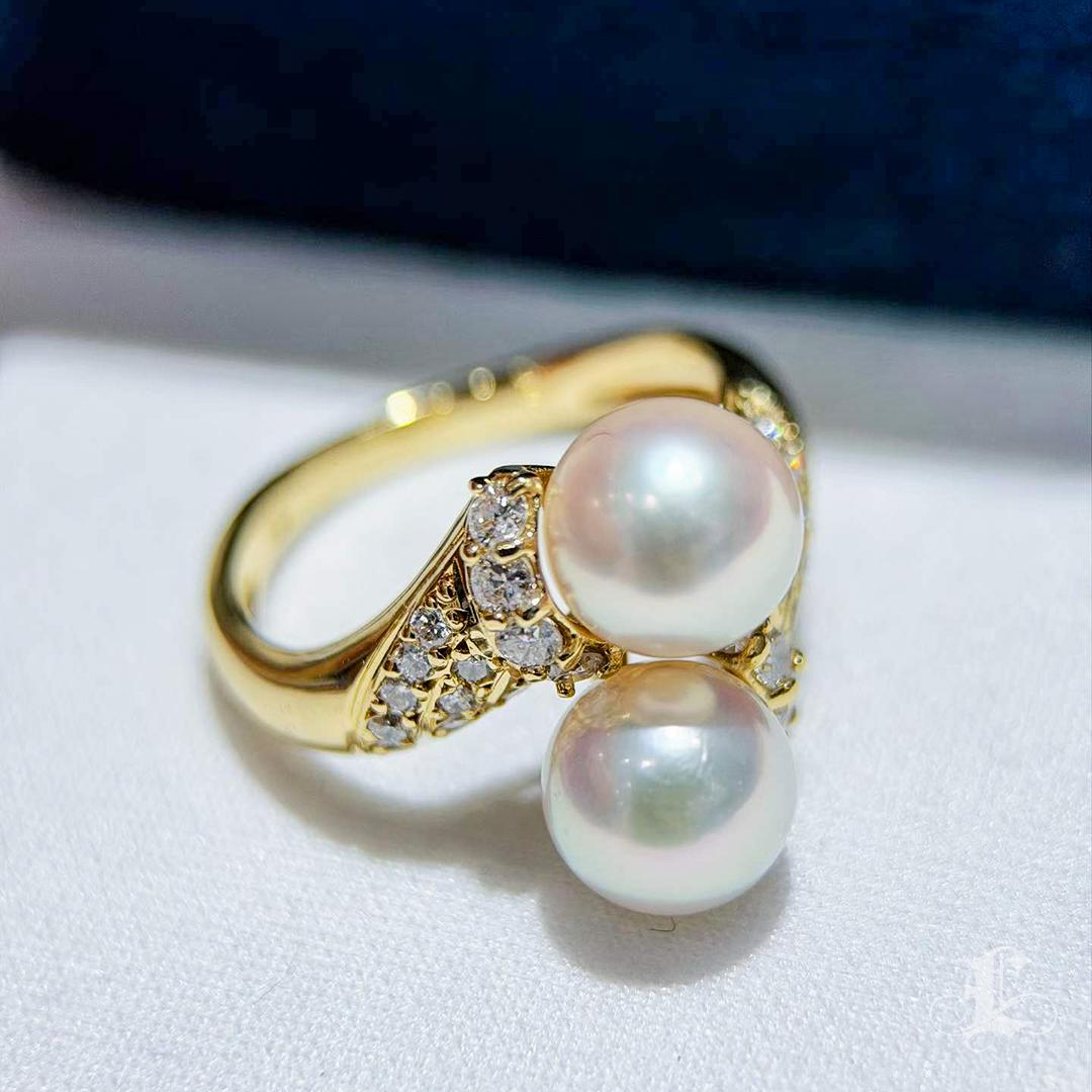 Firma Petite】 Anello con due perle Aurora Akoya e diamanti in vendita 2