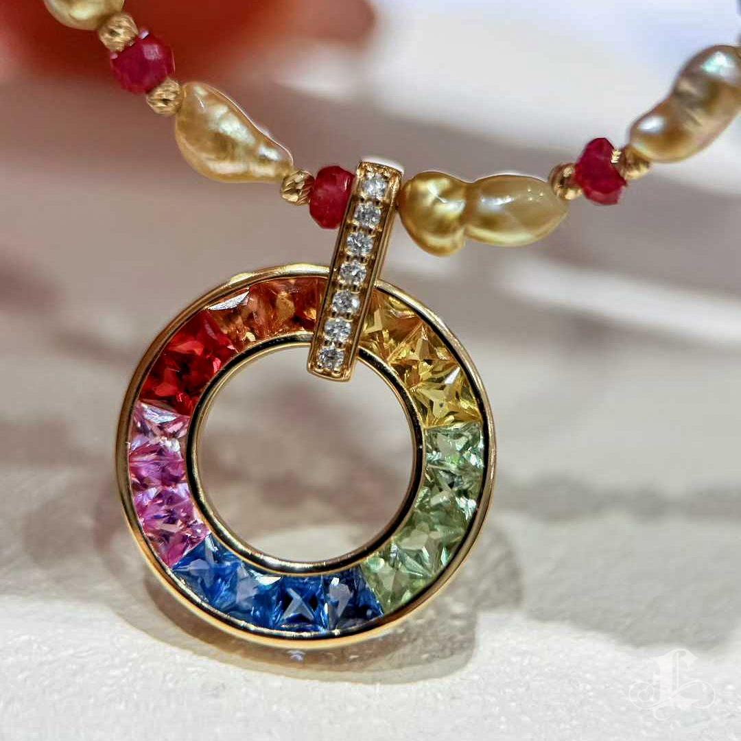 【Petite Signature】Aurora Spectrum — Petite Rainbow Luck Pendant For Sale 2