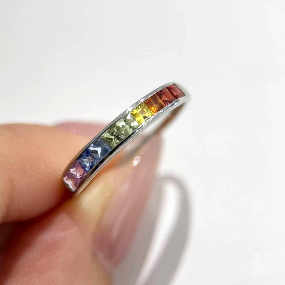【Petite Signature】Aurora Spectrum Seven Sapphire Luck Ring en vente 2