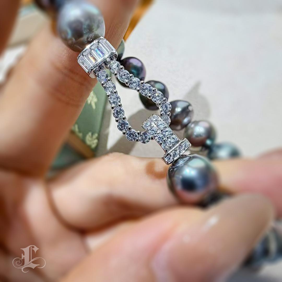Grezzo Firma Petite】 Bracciale di perle tahitiane Aurora con chiusura in argento in vendita