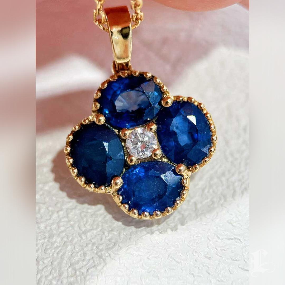 【Énigma】Blue Clover - Sapphire & Diamond Charm Pendentif Pour femmes en vente