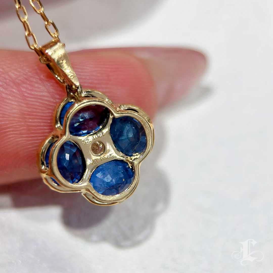【Énigma】Blue Clover - Sapphire & Diamond Charm Pendentif en vente 3