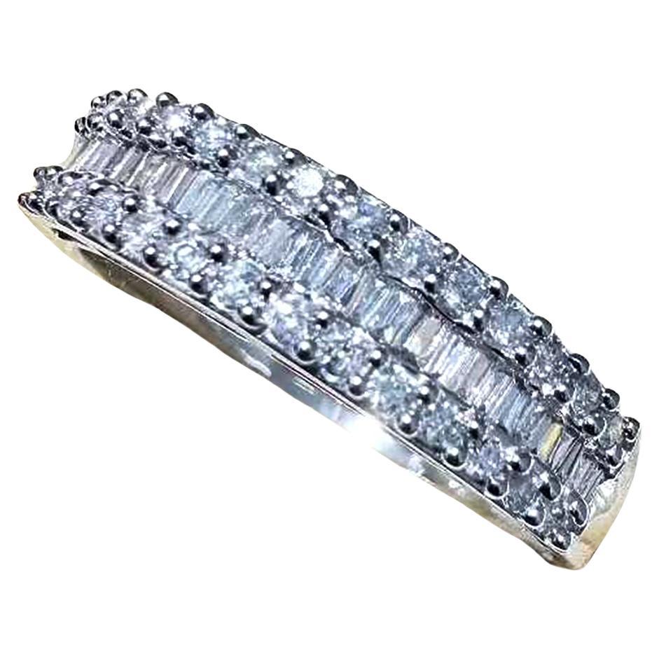Petite Signature】Classic 0,50ct Diamantband in 18K Weißgold im Angebot