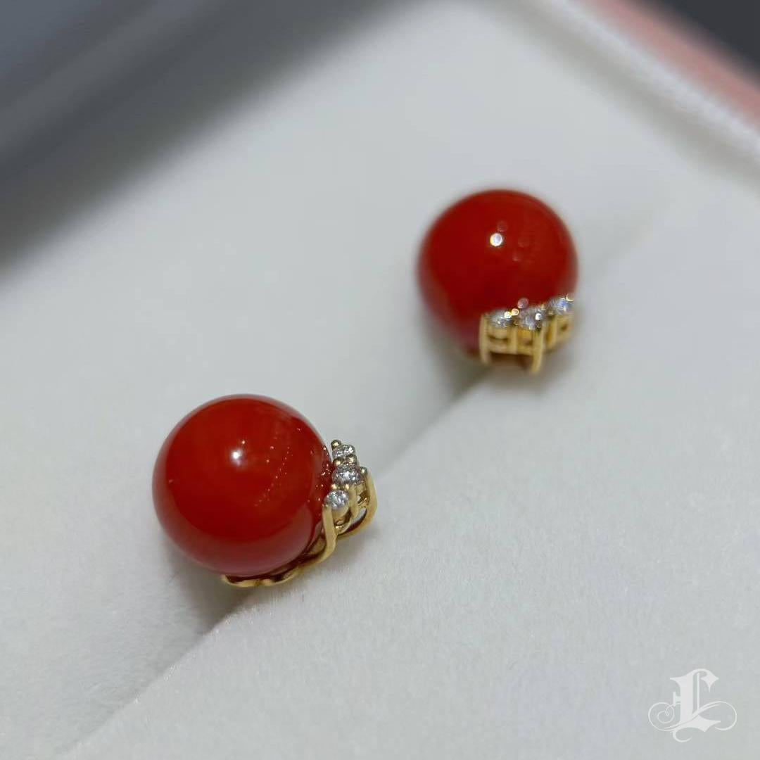 【Petite Signature】Classic Sardinian Red Coral & Diamond Stud Earrings Pour femmes en vente