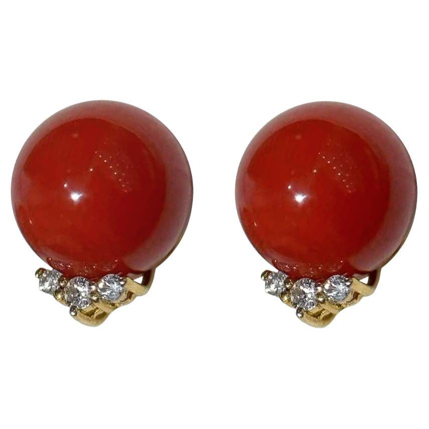 【Petite Signature】Classic Sardinian Red Coral & Diamond Stud Earrings en vente