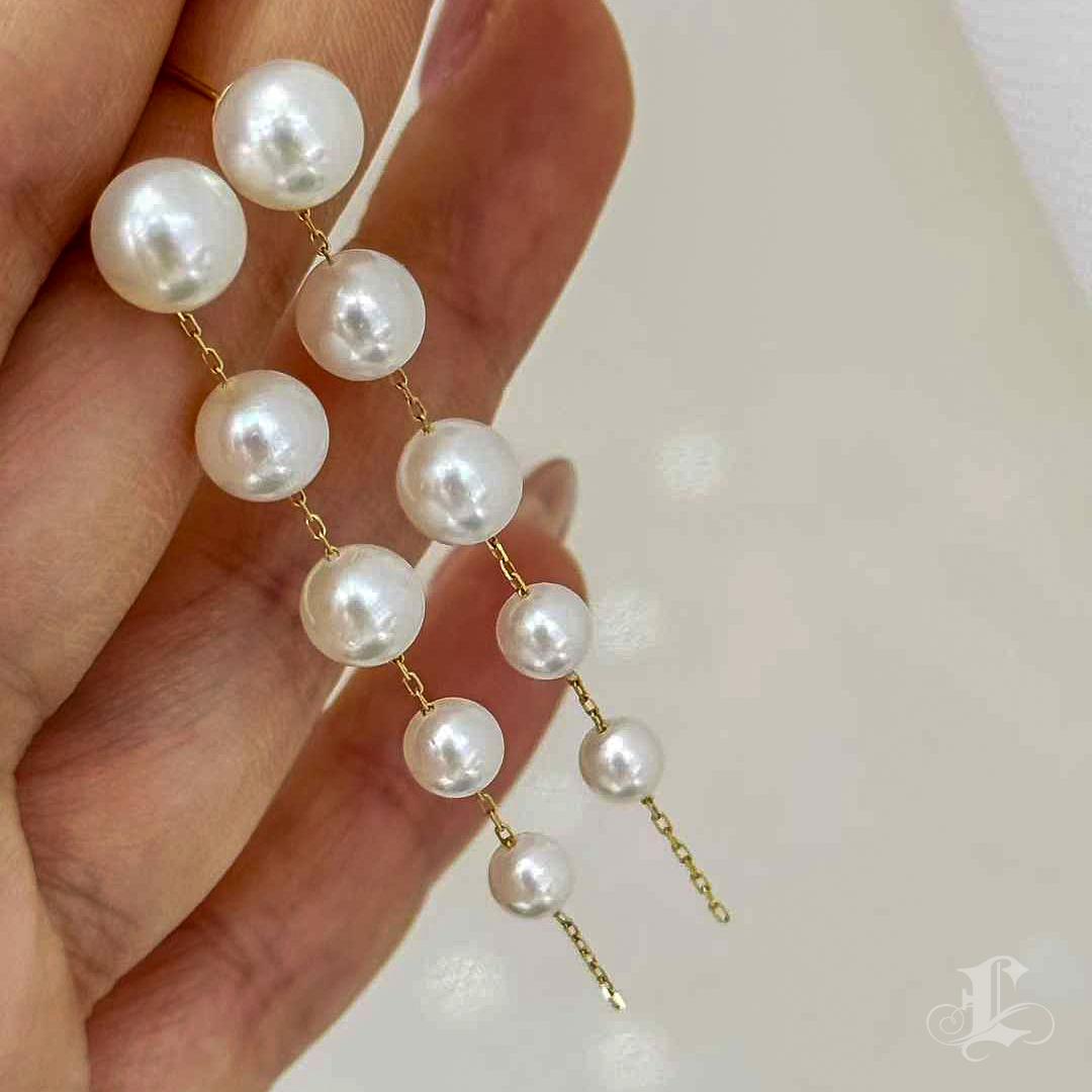 【Petite Signature】Dewline Aurora Akoya Pearl Drop Earrings in 18K Gold en vente 1