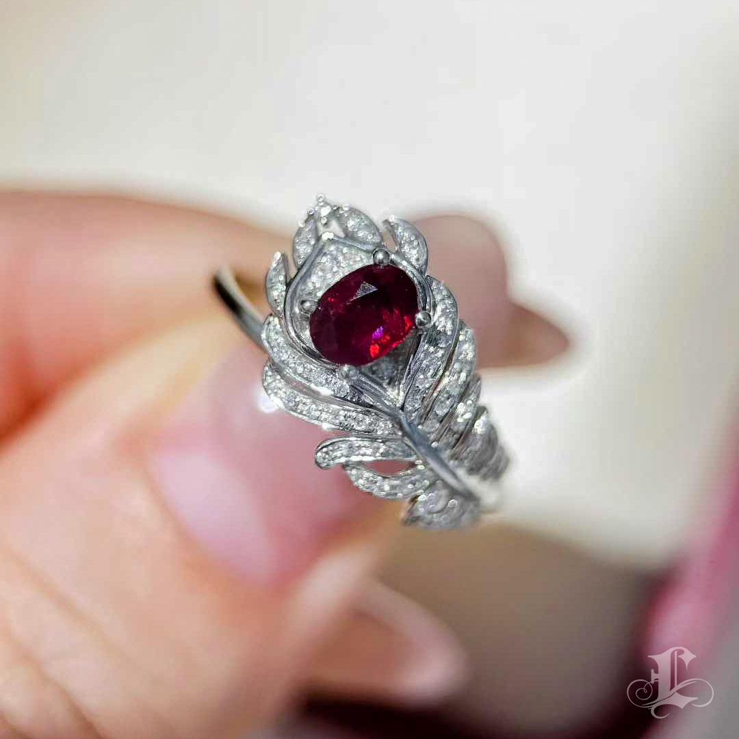 Donna Firma Petite】 Anello in platino con rubino e diamanti a forma di fiamma in vendita